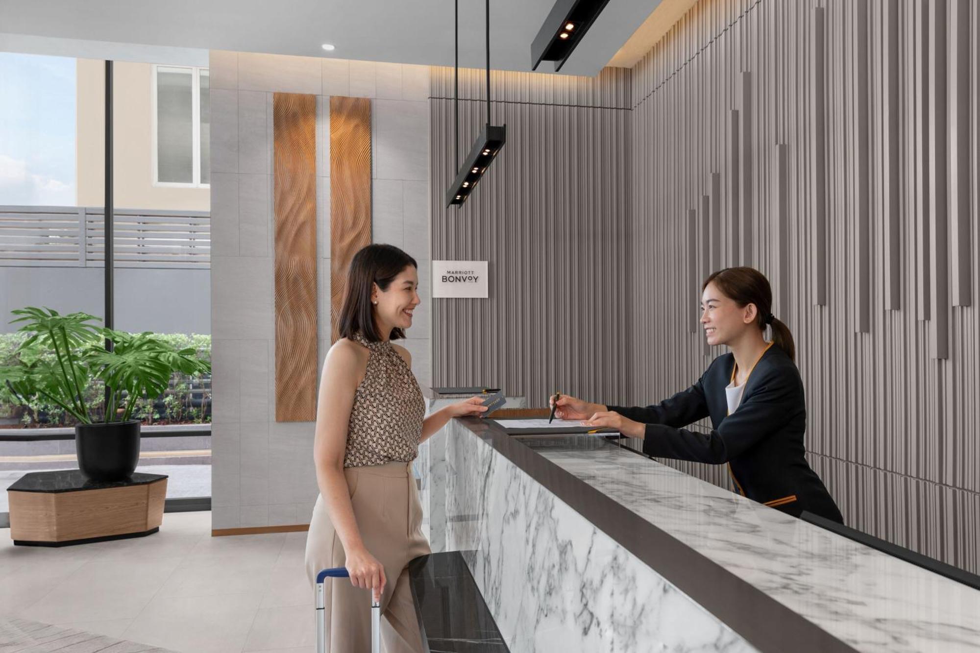 酒店 Courtyard By Marriott Sukhumvit 20 5*