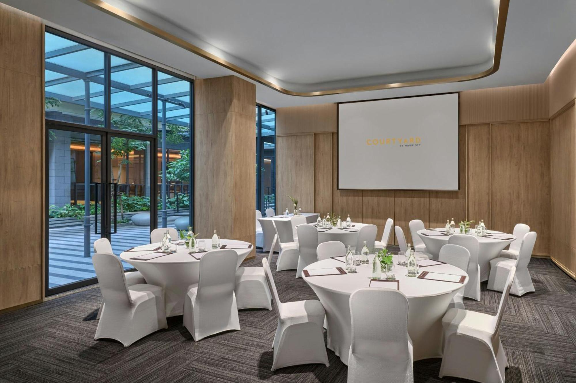 Courtyard By Marriott Sukhumvit 20 Hotel