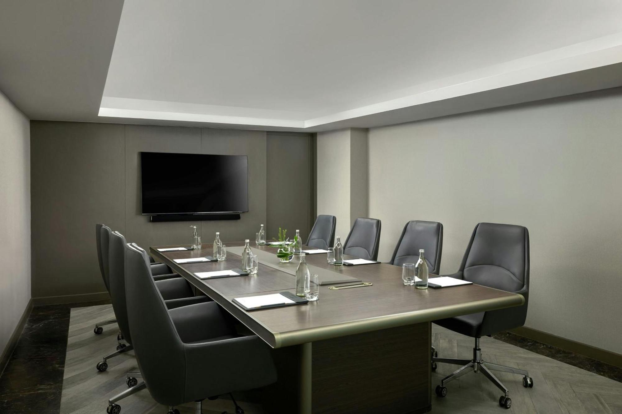 Courtyard By Marriott Sukhumvit 20 Hotel 5*